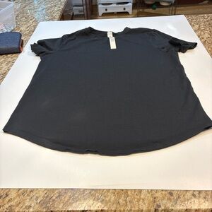 Lululemon Woman’s Size 10 Navy Short Sleeve Tee.